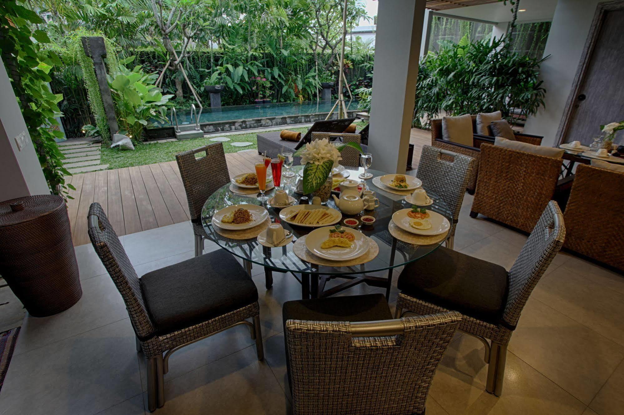 Villa The Poh Jimbaran Exterior foto