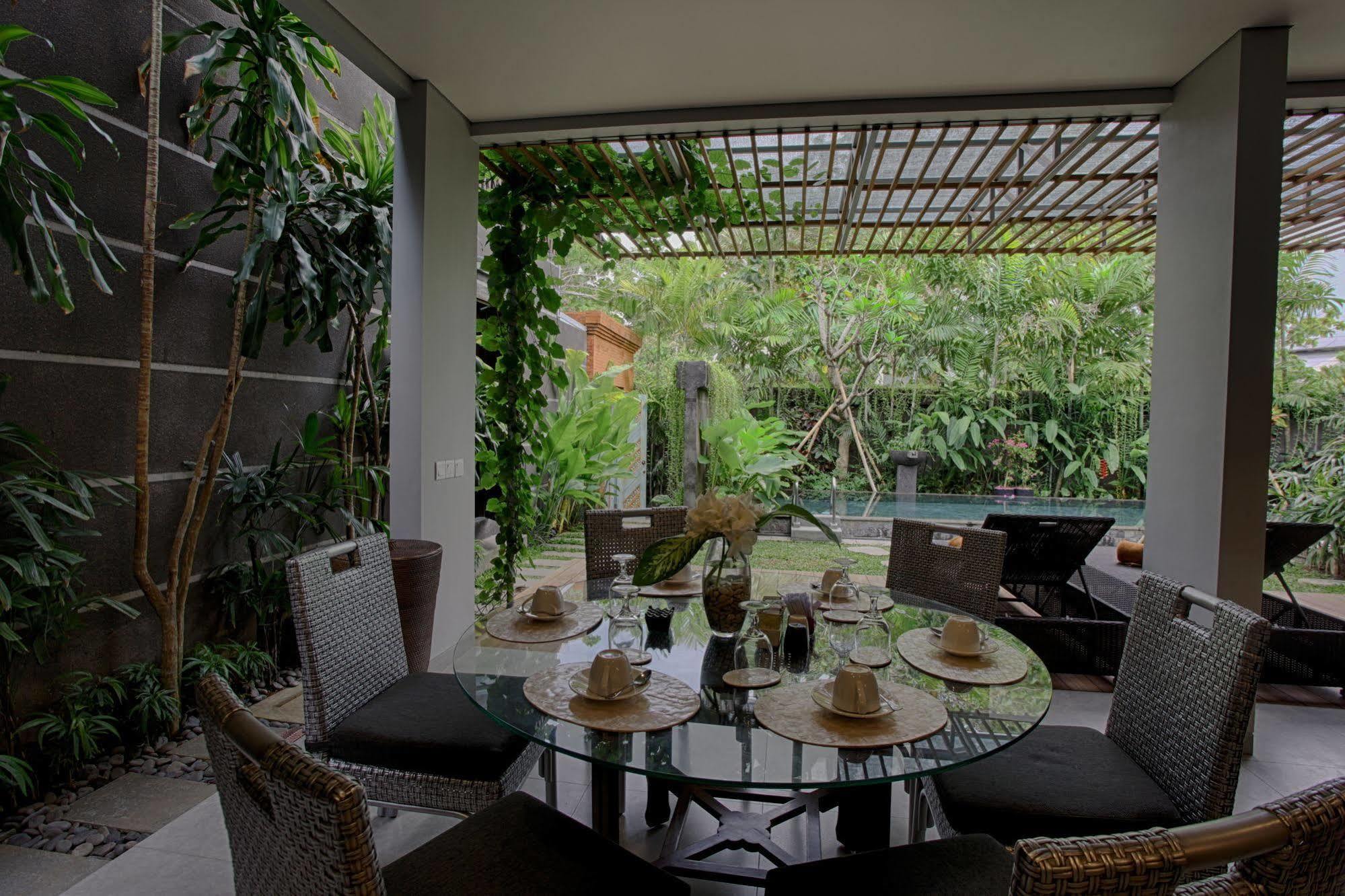 Villa The Poh Jimbaran Exterior foto